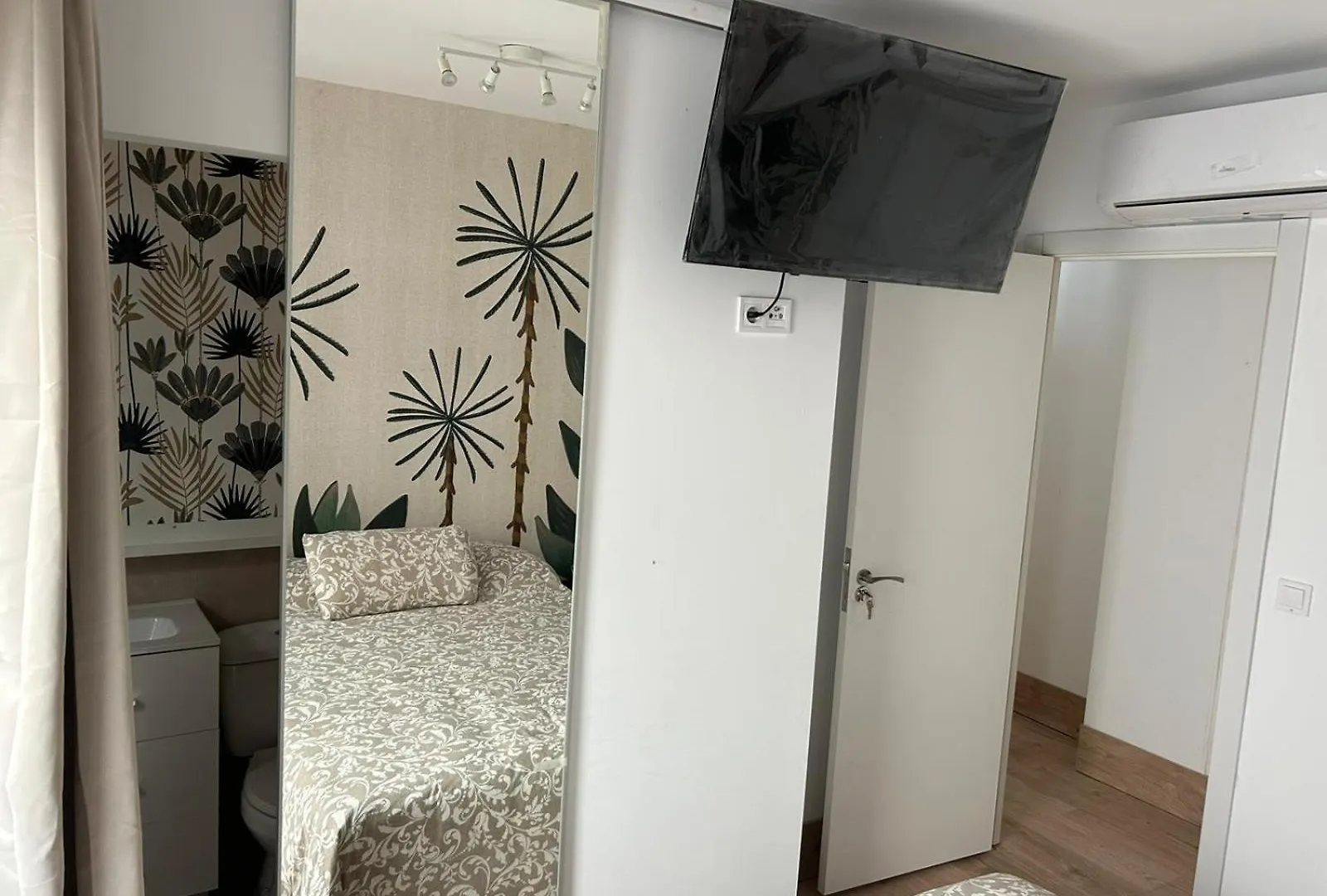 La Maison Del Mar Guest House Malaga Homestay